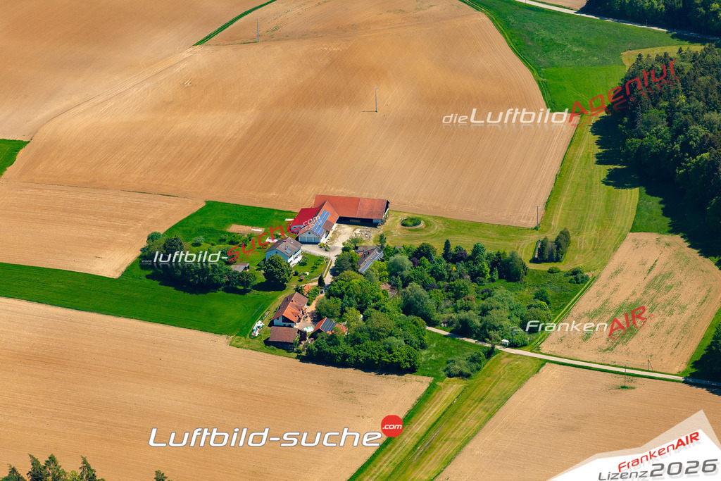 Das Luftbild zeigt : Leinbach Weng - Die Luftaufnahme wurde 2024 vom UL-Flugzeug aus erstellt ( keine Drohne ) - Hochauflösende Luftaufnahme - Für grossformatige Ausdrucke geeignet. Die Geschenkidee !Mit Lizenz und Bildrechte bestellbar