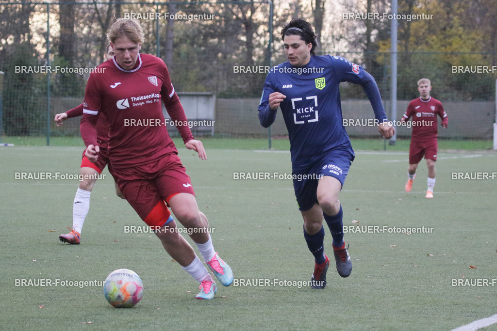 30.11.2025 SC St. Tönis - 1. FC Monheim | Tönisvorst, Deutschland, 30.11.25:  Julian Andres Suaterna Florez (SC St. Tönis) in Aktion während des Oberliga Niederrhein Spiels zwischen SC St. Tönis - 1. FC Monheim am 30. November 2025 in Tönisvorst, Deutschland. (Foto Ralph Görtz /Brauer-Fotoagentur)
