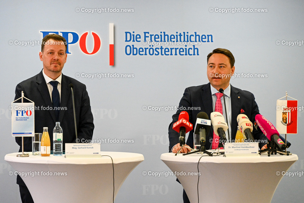 Pressekonferenz FPÖ OÖ_ Medikamentenengpässe_ Systemfehler in der Gesundheitsversorgung_ 12.04.2023-2 | 12.04.2023, Presseclub Linz, AUT, Pressekonferenz FPOoe Ooe, Medikamentenengpaesse, Systemfehler in der Gesundheitsversorgung, im Bild NAbg. Gerhard Kaniak (FP), LH-Stv. Manfred Haimbuchner (FP)
