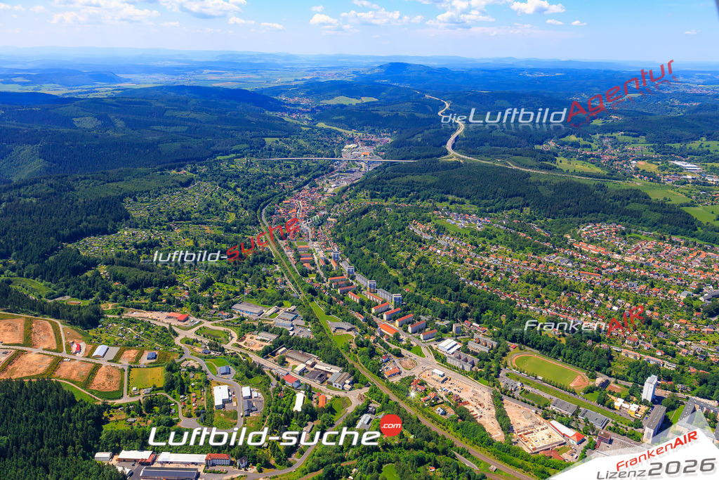 Die Luftaufnahme der Stadt Suhl wurde vom UL-Flugzeug heraus erstellt ( keine Drohne )- hohe Auflösung für beste Qualität