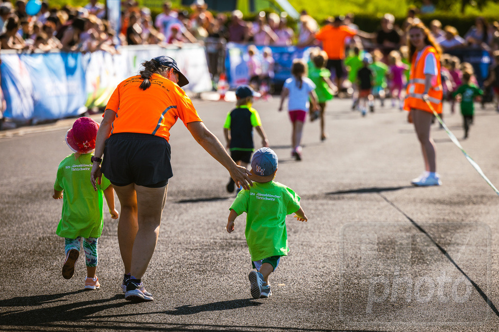 16. Hoywoj-CityLauf im Sportforum Hoyerswerda - 16.09.2023 | 555m VVO-Mini-Flitzer-Lauf - Realisiert mit Pictrs.com