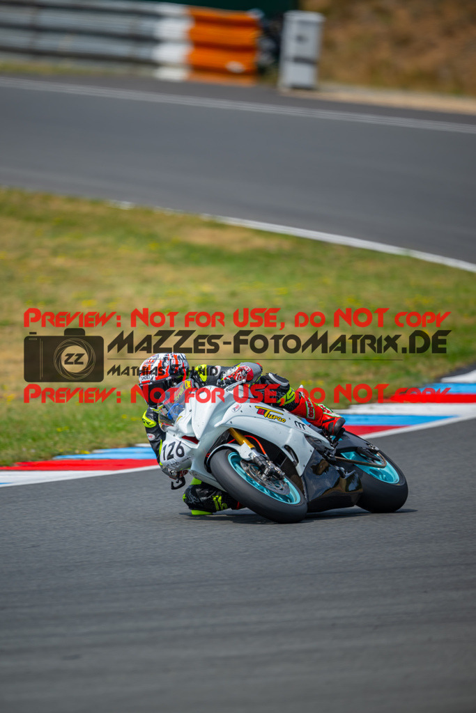 MaZZes-Fotomatrix-20260801-459333 | WEISS