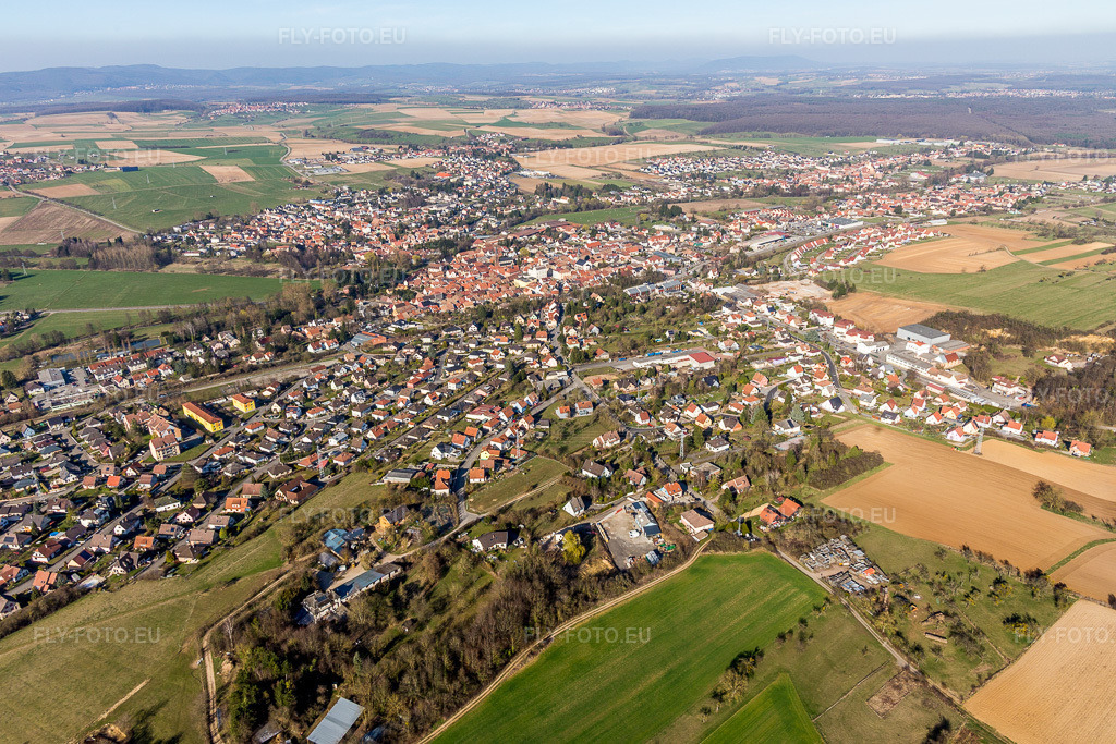 Vue aérienne: Pfaffenhoffen à Val-de-Moder dans le département Bas Rhin, France. Photo: IMG_097501.jpg prise le 16/03/2017 par Werner Riehm/FLY-FOTO.euRésolution de l'original: 5472 x 3648 px