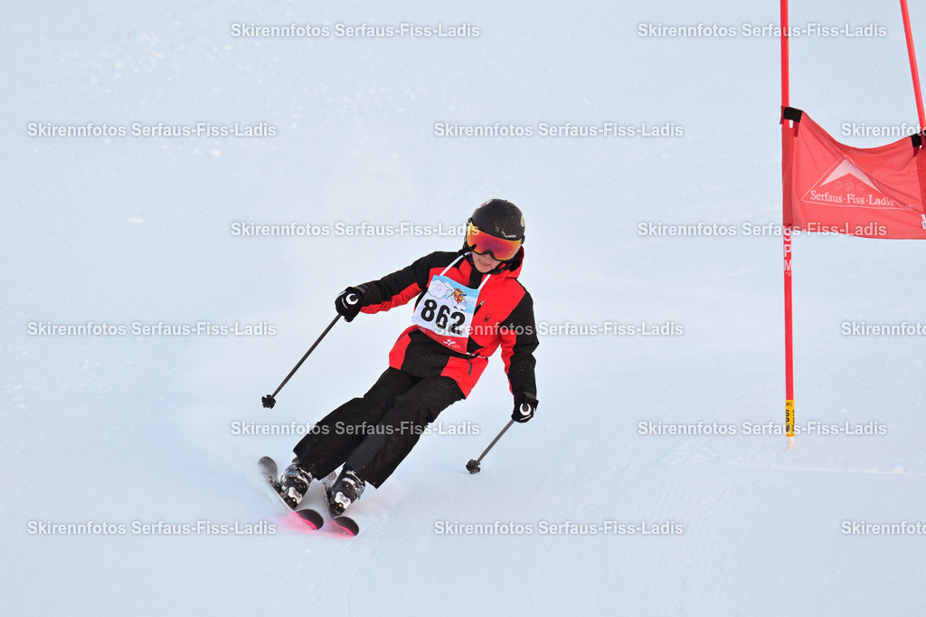 SRF_25.12.2025_0198 | Skirennfotos,Serfaus,Fiss,Ladis,Kinderskirennen,Winter,Tirol,Oberland,skirace,SFL,feelfree,weil wir's genießen,ski,Ski,skifahren,Sonnenplateau, - Realisiert mit Pictrs.com