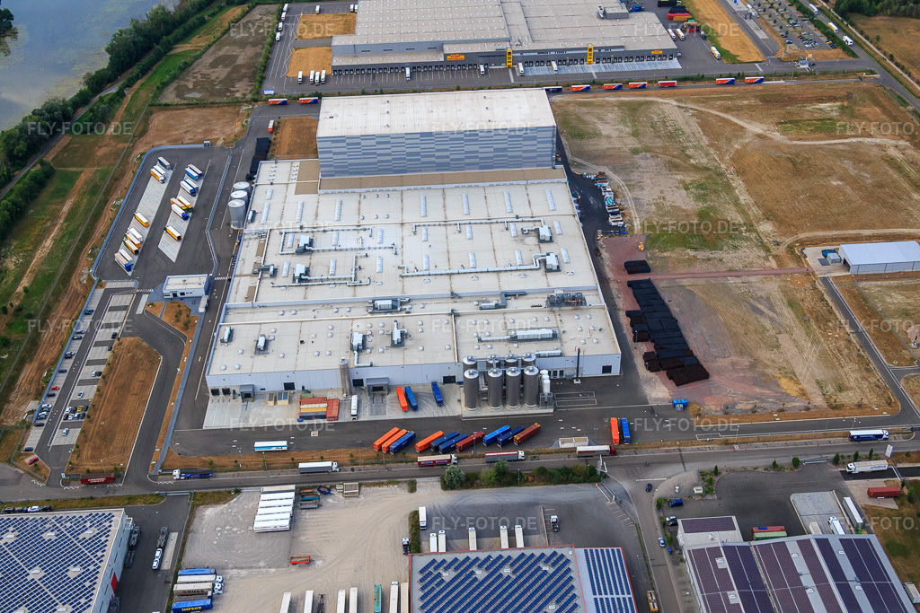 Luftbild: Pfälzer Erfrischungsgetränke GmbH in Wörth am Rhein im Bundesland Rheinland-Pfalz in Deutschland. Foto: IMG_083750.jpg vom 24.07.2015 durch Werner Riehm/FLY-FOTO.deMEG Gruppe - MEG Gruppe