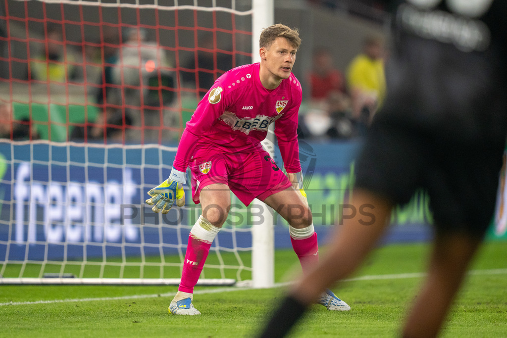 VfB Stuttgart vs. SC Freiburg, Fussball, DFB-Pokal, Halbfinale, 23.04.2026 | Alexander Nuebel (VfB Stuttgart, #33),VfB Stuttgart vs. SC Freiburg, Fussball, DFB-Pokal, Halbfinale, 23.04.2026DFB regulations prohibit any use of photographs as image sequences and/or quasi-video