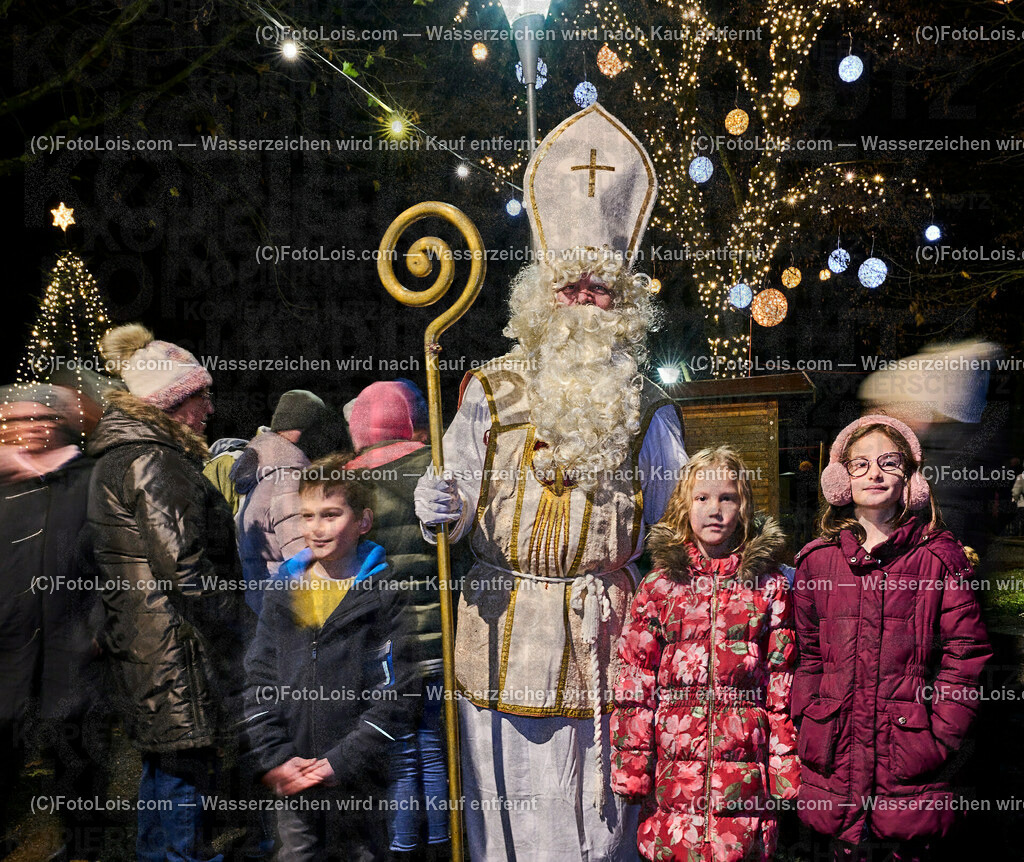 ALP7664_Wieselburger Advent_Nikolaus | (C)FotoLois.com, Alois Spandl, Wieselburger Advent im Schlosspark, Besuch durch den Hl. Nikolaus und seinen Krampussen, Sa 3. Dezember 2022.