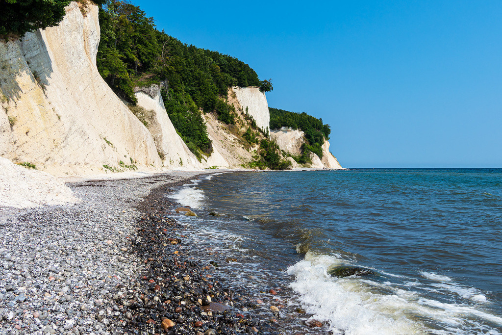 Kreidefelsen an der Küste der Ostsee auf der Insel Rügen | Kreidefelsen an der Küste der Ostsee auf der Insel Rügen.