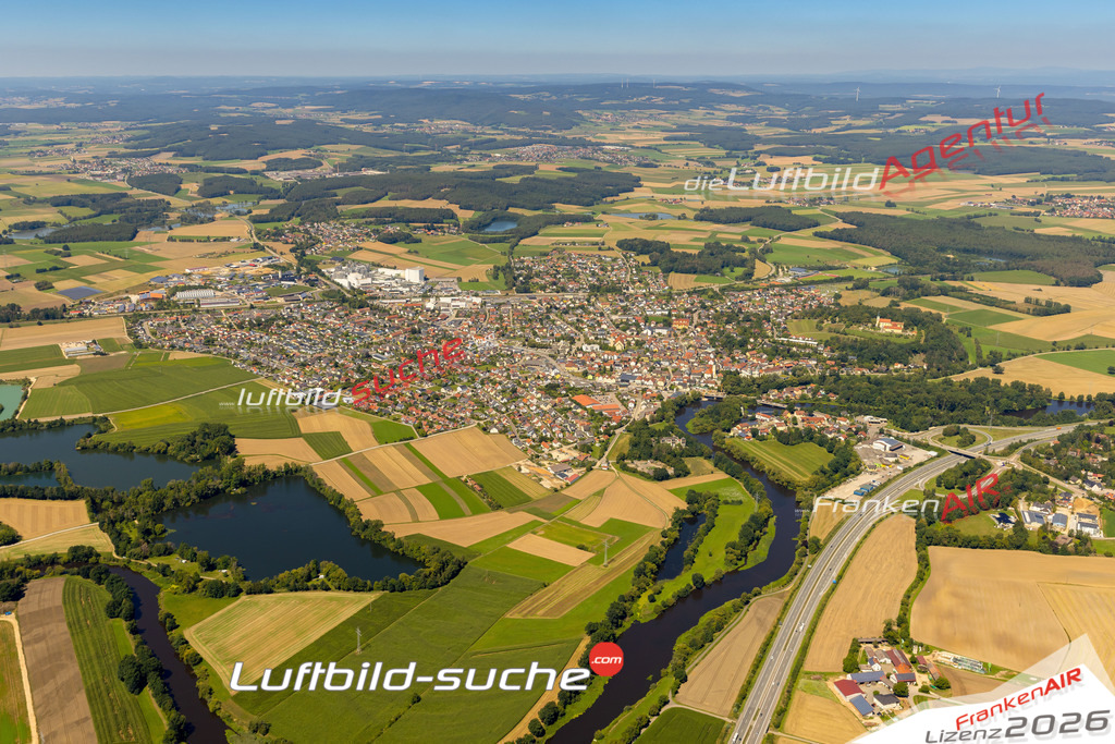 Das Luftbild zeigt :  Schwarzenfeld - Die Luftaufnahme wurde 2023 vom UL-Flugzeug aus erstellt ( keine Drohne ) - Hochauflösende Luftaufnahme - Für grossformatige Ausdrucke geeignet. Die Geschenkidee !Mit Lizenz und Bildrechte bestellbar