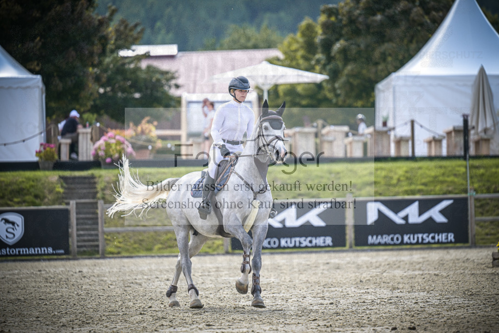 DOS_7742 | Entdecke hochwertige Reitturnierfotos von Foto Oger. Professionell, emotional und authentisch – jetzt Lieblingsmomente im Shop bestellen.Deutschlandweite Turnierfotografie. - Realisiert mit Pictrs.com