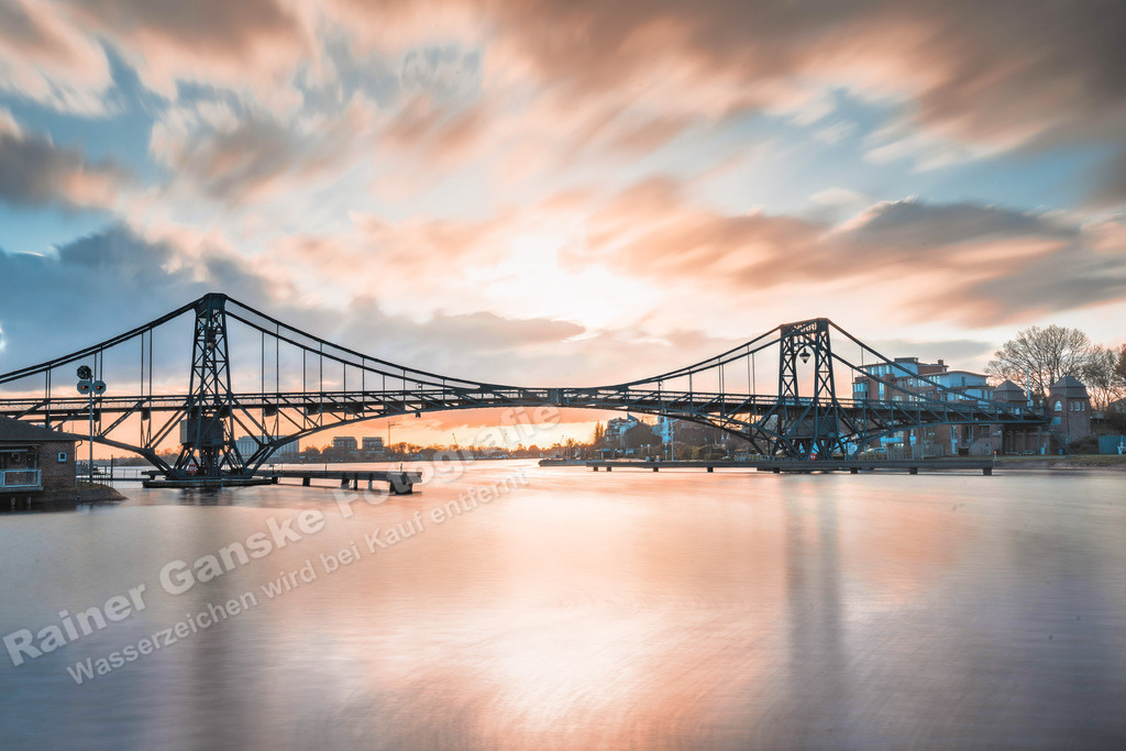 117 Wilhelmshaven KW-Brücke - 11-04-2023 -R Ganske | Onlineshop mit Bildern von Stränden, Häfen und Meer. Leinwände, Poster, Kalender und andere Materialien erhältlich. Kommerzielle Lizenzen möglich.  - Realisiert mit Pictrs.com