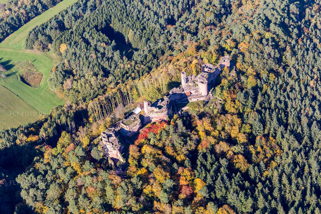 Luftbild: Dahn, Burgen Altdahn und Neudahn in Dahn im Bundesland Rheinland-Pfalz in Deutschland. Foto: IMG_103950.jpg vom 14.10.2017 durch Werner Riehm/FLY-FOTO.de
