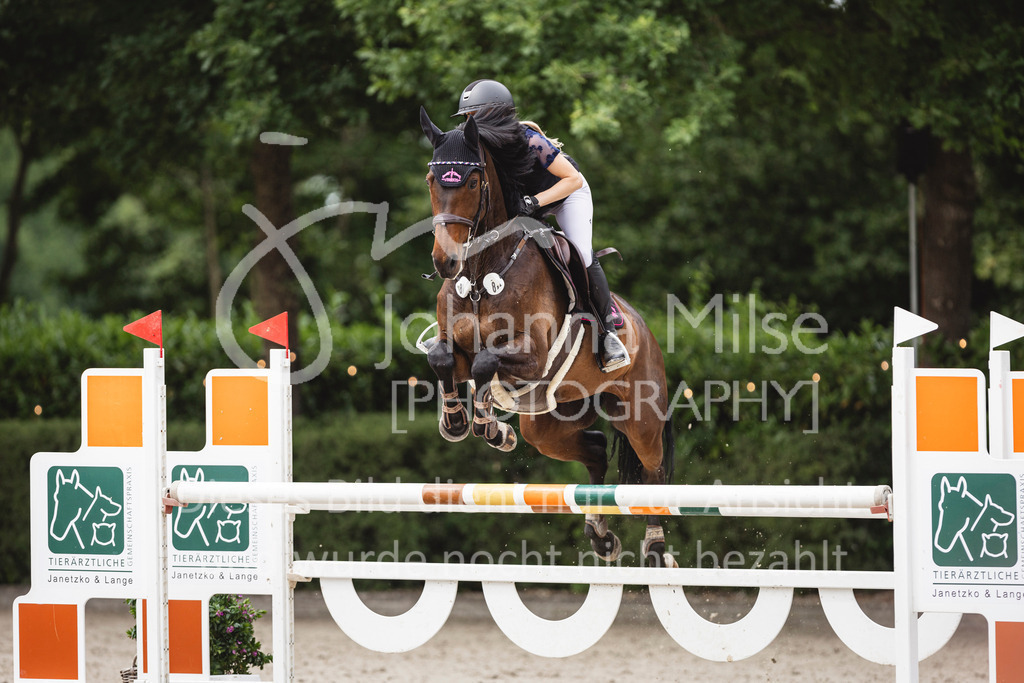 250622_Lemwerder_M2-SprmstAnf-823 | Deine schönsten Turniermomente als professionelle Fotos! Entdecke hochwertige Pferdesport-Fotografie im Online-Shop. Jetzt Fotos finden & bestellen!