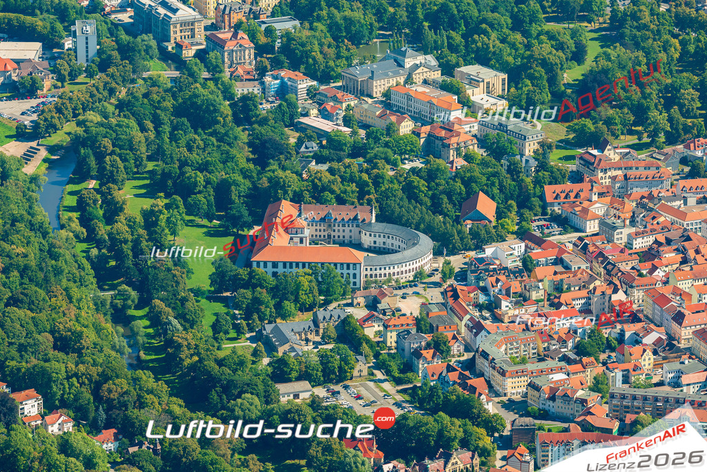 Übersichts Bild Meiningen - Die Luftaufnahme wurde 2025 vom UL-Flugzeug heraus erstellt ( keine Drohnenaufnahme ) - Hochauflösende Luftaufnahme - für Wandbilder und großformatige Ausdrucke geeignet. Das besondere Geschenk!Hier alle&nbsp;Infos zur Lizenzierung der LuftaufnahmeWir fliegen auch dieses Jahr wieder in Ihre Region um Luftbilder zu erstellen.- Luftbild anfragen