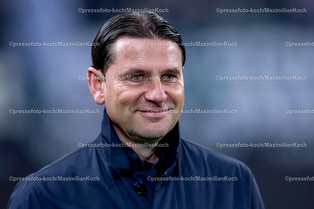 BMG07032501001 | 07.03.2025, Fußball, Borussia Mönchengladbach - 1.FSV Mainz 05, 1. Fußball Bundesliga, Borussia-Park, Saison 2024 2025: Trainer Gerardo Seoane (Cheftrainer Mönchengladbach) Mimik Lachend zufrieden Glücklich lachtDFB regulations prohibit any use of photographs as image sequences and or quasi-video.