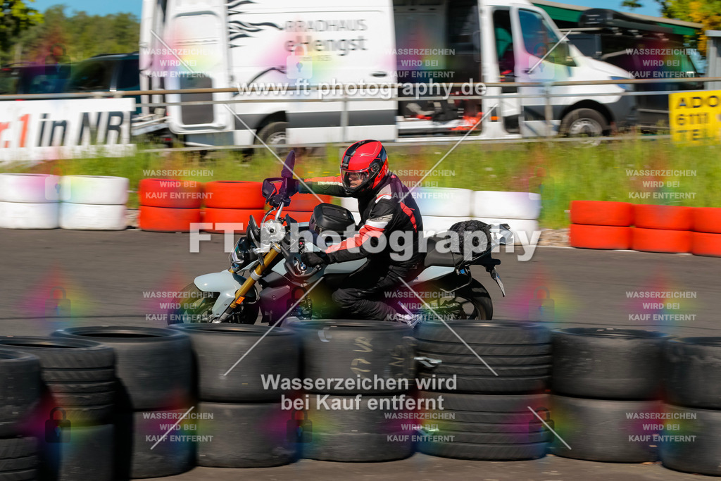 Moto-TeamOBK-21350 | Hier findet Ihr Bilder von Touristenfahrten auf der Nürburgring Nordschleife oder von anderen Veranstaltungen die ich besucht habe. Viel Spass beim Durch Schauen 