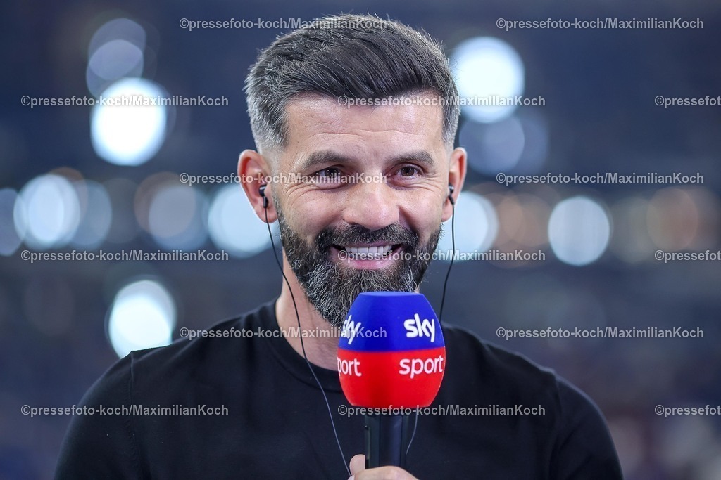 S0413092501030 | 13.09.2025, Fußball, FC Schalke 04 - Holstein Kiel, 5.Spieltag, 2. Fußball Bundesliga, Veltins-Arena Gelsenkirchen, Saison 2025 2026: Cheftrainer Miron Muslic (Schalke04) DFB regulations prohibit any use of photographs as image sequences and or quasi-video.