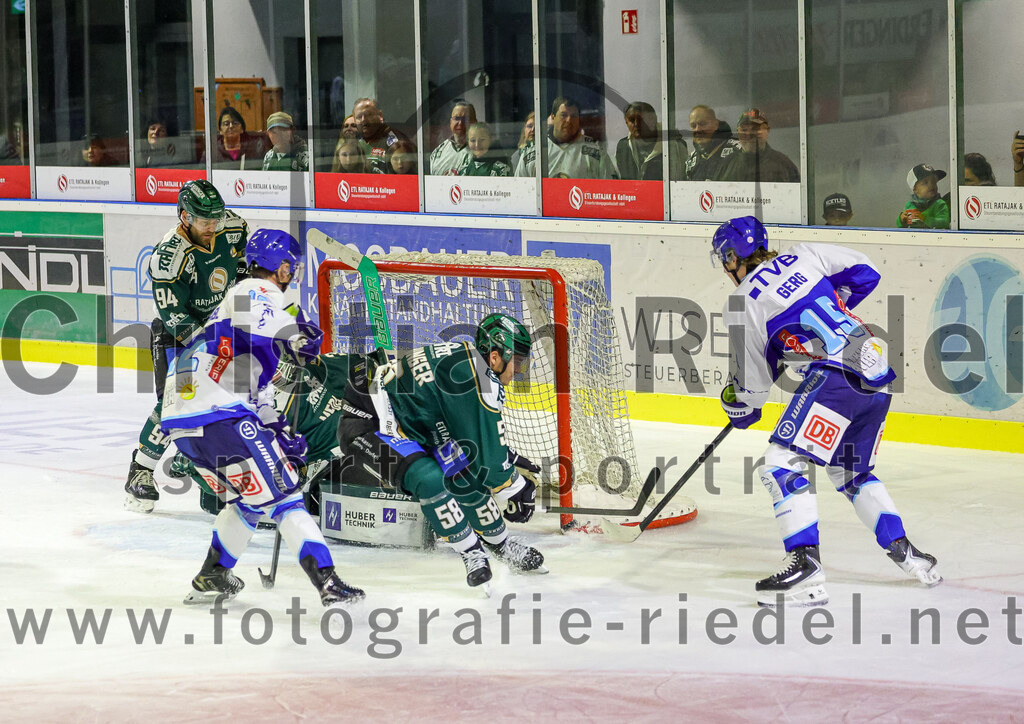 2025-09-26_131_TSV_Erding_gegen_SC_Riessersee | Erding, Deutschland, 26.09.2025:Eishockey, Oberliga Süd 2025 / 2026, 3. Spieltag, TSV Erding gegen SC Riessersee, Endergebnis: 3:5Torwart Leon Meder (Erding Gladiators, #39), Paul Pfenninger (Erding Gladiators, #58), Anselm Gerg (SC Riessersee, #15)Foto: Christian Riedel / fotografie-riedel.net