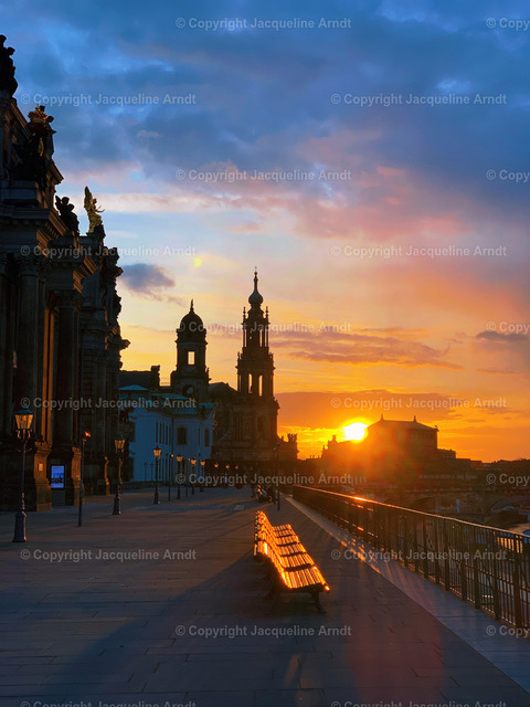 Brühlsche Terrasse | Sonnenuntergang Brühlsche Terrasse - Realisiert mit Pictrs.com
