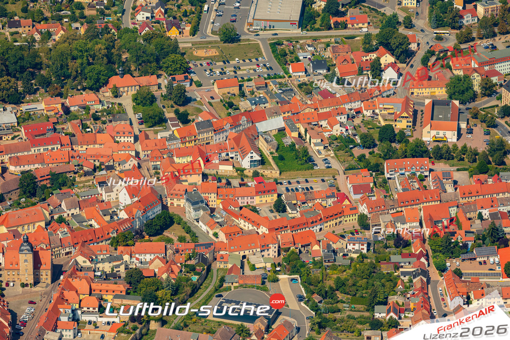 Luftaufnahme Altstadt historische Gebäude Querfurt - Die Luftaufnahme wurde 2025 vom UL-Flugzeug heraus erstellt ( ohne Drohne ) - Hochauflösende Luftaufnahme - für professionelle Ausdrucke geeignet. Die Geschenkidee !Mit Lizenz und Bildrechte bestellbar