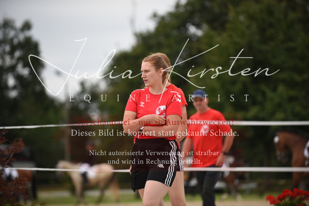 DSC_8045 | Pferde- und Turnierfotografie in Westsachsen. Pferdeportraits, Auftragszeichnungen und intuitive Kunst.