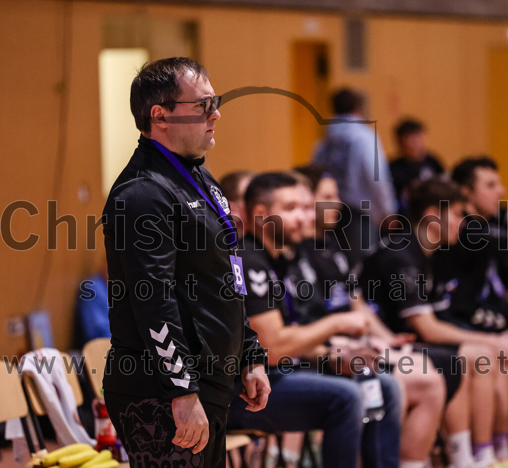 2024-12-14_081_SpVgg_Altenerding_gegen_MTV_Pfaffenhofen | Erding, Deutschland, 14.12.2024:Handball, Bezirksoberliga Männer 2024 / 2025, 10. Spieltag, SpVgg Altenerding gegen MTV Pfaffenhofen, Endergebnis: 32:30Trainer Simon Klawe (SpVgg Altenerding)Foto: Christian Riedel / fotografie-riedel.net