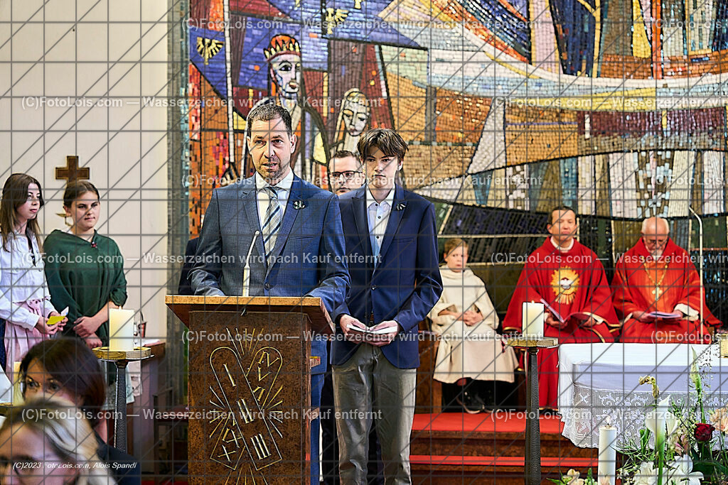 ALP2247_Pfarrfirmung Wieselburg | (C)FotoLois.com, Alois Spandl, Pfarrfirmung in Wieselburg mit Firmspender Eduard Gruber (ehemaliger Generalvikar der Diözese St. Pölten), Sa 3. Juni 2023.