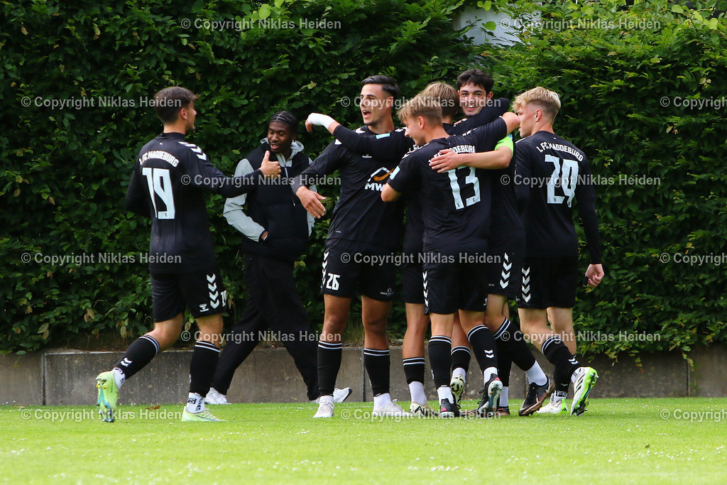 NH_EimsbüttelerTVU19_1FCMagdeburgU19_RegionalligaRelegation_12062024 | Jubel bei der 1. FC Magdeburg U19 über das 0:1 von #14 Benan Hamidovic.Fußball I Junioren I A-Junioren Relegation DFB-Nachwuchsliga I Saison 2023-2024 I Hinspiel I Eimsbütteler TV U19 - 1. FC Magdeburg U19 I 12.06.2024 I Sportpark Eimsbüttel