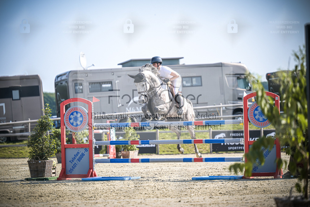 DOS_1896 | Entdecke hochwertige Reitturnierfotos von Foto Oger. Professionell, emotional und authentisch – jetzt Lieblingsmomente im Shop bestellen. - Realisiert mit Pictrs.com