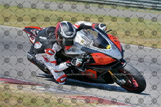 25bt04-0334 | markuskiefer.com - Realisiert mit Pictrs.com