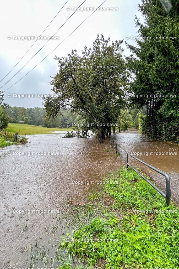 Linz_ Urfahr_ Hochwasser_ 14.09.2024-11 | 14.09.2024, Linz, AUT, Urfahr, Hochwasser, im Bild in Linz Urfahr ist der Diesenleitenbach ueber die Ufer getreten  - die Linzer Strasse ist gesperrt, Regen, Regenfaelle, Starkregen, Tropfen, Wasser