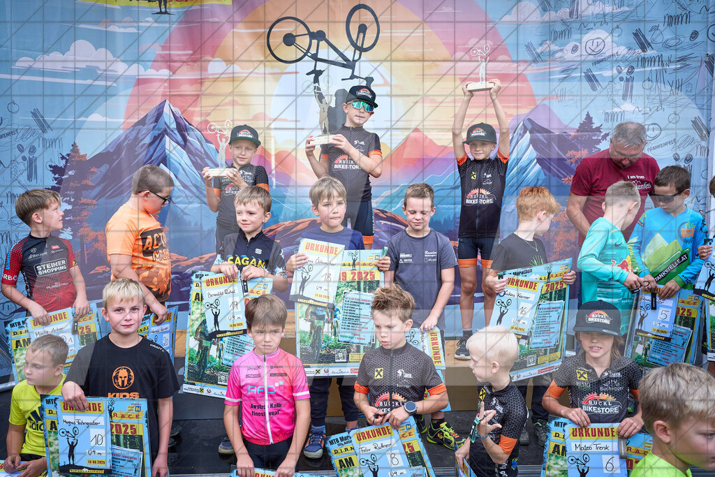 Betriebszentrum Laubenbachmühle, Frankenfels, Österreich - 13. September 2025: Dirndltal Race - Kids Race - SiegerehrungFotograf: Martin Bihounek / martinbihounek.com | 13. September 2025 Betriebszentrum Laubenbachmühle, Frankenfels, Österreich : Dirndltal Race - Kids Race - Siegerehrung •••••Photo by: Martin Bihounek / martinbihounek.comInsta: @martinbihounekcom