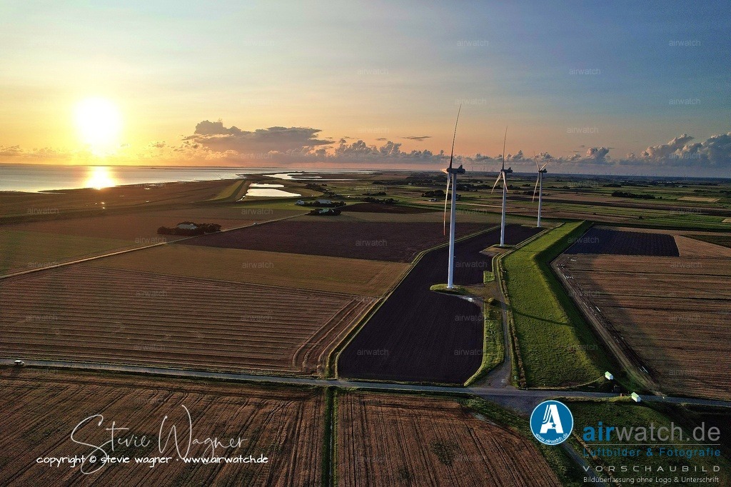 Windpark Gemeinde Reussenkoege in Nordfriesland - Luftbild | Entdecken Sie atemberaubende Luftbilder und Fotografien auf airwatch.de - Tauchen Sie ein in eine Welt voller faszinierender Aufnahmen aus der Vogelperspektive.