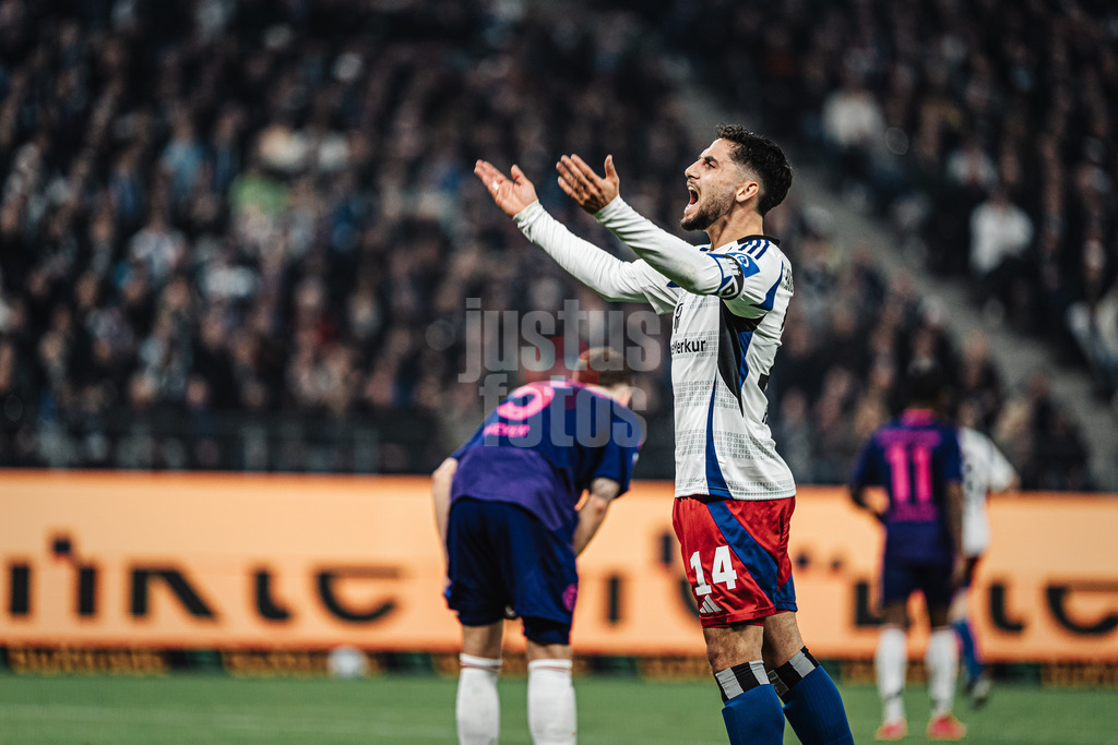 Fußball | Männer | Saison 2024/2025 | 2. Fußball-Bundesliga | 25. Spieltag | Hamburger SV vs. Fortuna Düsseldorf | 08.03.2025 | Ludovit Reis (#14, HSV) heizt die Fans ein, heute als Kapitän