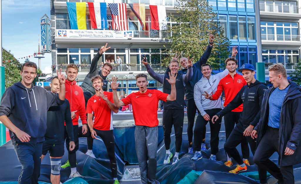 top-top.de 240913-099 | Foto, Video, Fotografie, Videografie, Fotobox, DJ, Discjockey, Musik, Musikbox, Veranstaltung, Photobooth, Amazon, Ebay, Buchtipp, Bestseller, Autor, Verlag, Buch, Wesel, Hamminkeln, NRW, Dinslaken, Rees, Drohne, Hochzeit, Party, Fotobox, Wesel, Fotograf