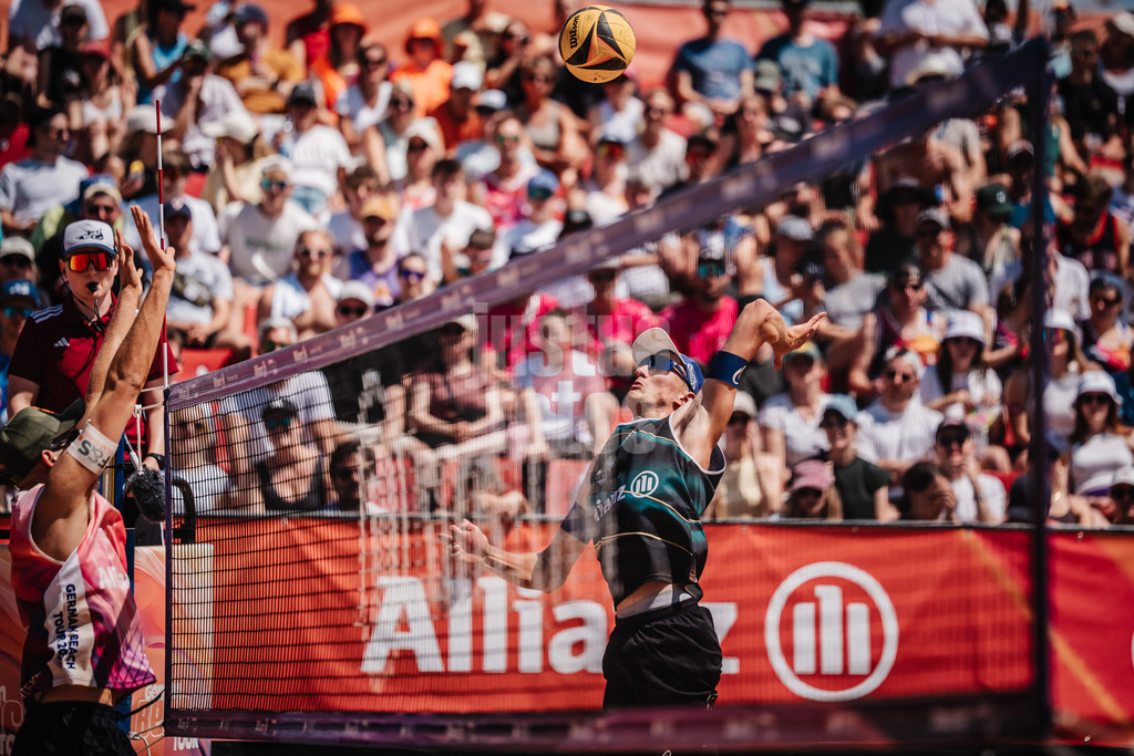Beachvolleyball | Männer | Allianz German Beach Tour 2025 | Tourstop München | 12.07.2025 | Momme Lorenz beim Angriff