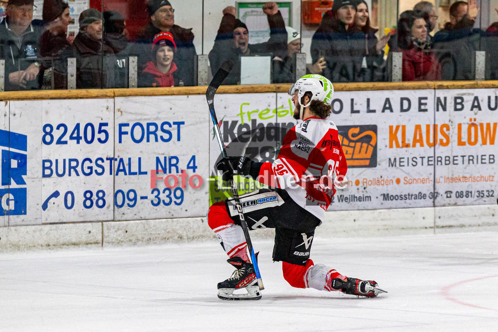 Spiel 1 Viertelfinale TSV Peißenberg Miners vs HC Landsberg Riverkings | Eishockey Bayernliga Playoffs 2023/2024, Spiel 1 Viertelfinale TSV Peißenberg Miners vs HC Landsberg Riverkings, 20240216,
Torjubel zum Sieg Lynnden PASTACHAK (Miners 97),
2024-02-16 in Peißenberg (Eisstadion)
96 Lynnden PASTACHAK (Miners 96)
Copyright: WolfgangxLindner foto-lindner.de