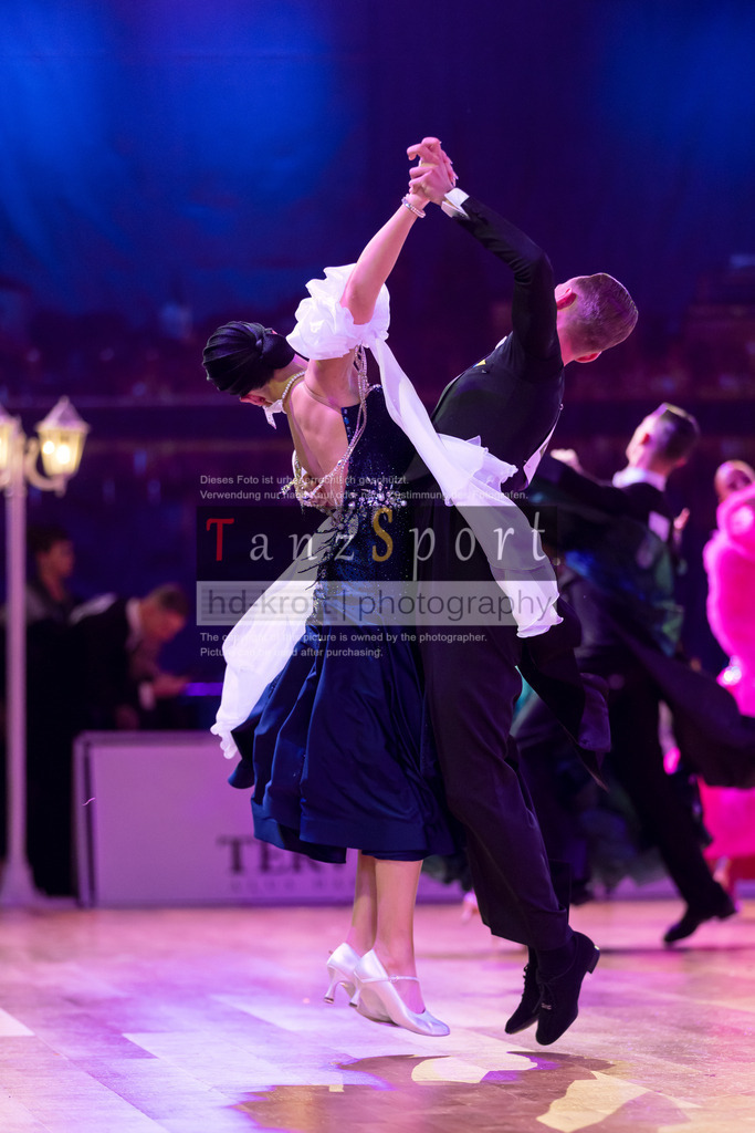 20241215_WDSF_Open_Youth_Std-Riga-8554 | Tanzsportbilder, Standardtanz, Lateintanz, WDSF, DTV, LTVB, dancecomp, goc, hessen tanzt, blaues band der spree, walzer, tango, wiener walzer, slowfox, quickstepp, samba, rumba, cha-cha-cha, paso doble. jive, hd-kroft photography, turniertanzsport