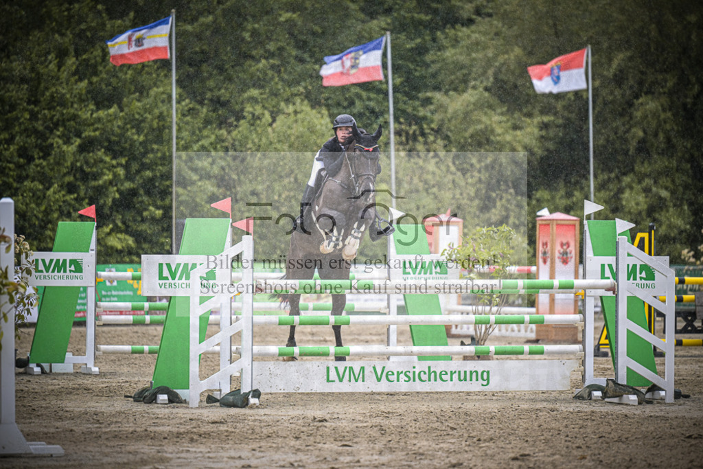 DOS_6480 | Entdecke hochwertige Reitturnierfotos von Foto Oger. Professionell, emotional und authentisch – jetzt Lieblingsmomente im Shop bestellen.Deutschlandweite Turnierfotografie. - Realisiert mit Pictrs.com