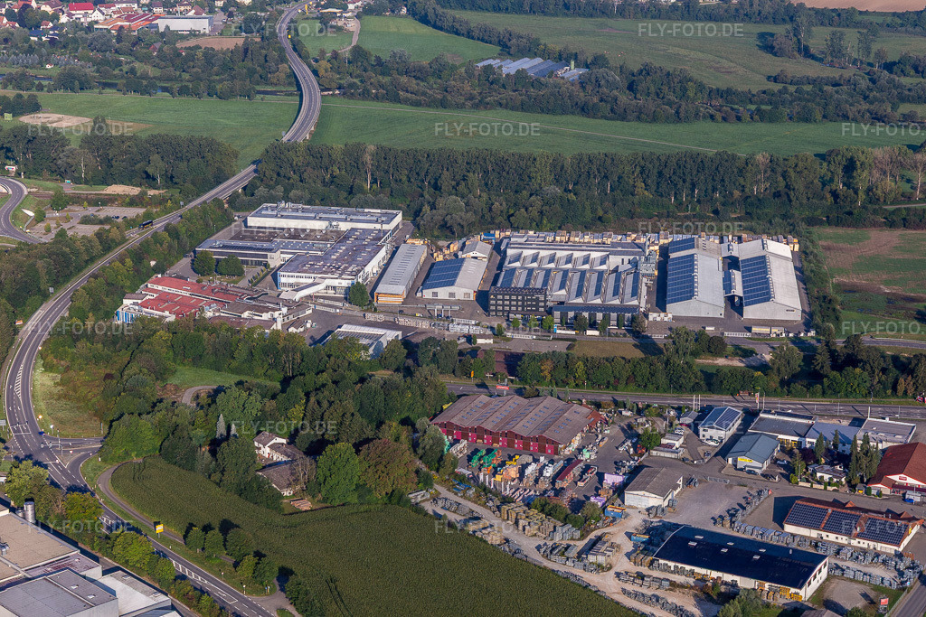 Gebäude und Produktionshallen auf dem Fabrikgelände der Linzmeier Bauelemente GmbH und FEINGUSS BLANK GmbH. | Luftbild: Gebäude und Produktionshallen auf dem Fabrikgelände der Linzmeier Bauelemente GmbH und FEINGUSS BLANK GmbH. im Ortsteil Eichenau in Riedlingen im Bundesland Baden-Württemberg in Deutschland. Foto: IMG_129248.jpg vom 05.09.2021 durch ©2025 Werner Riehm fly-foto.de/copyright - Realisiert mit Pictrs.com