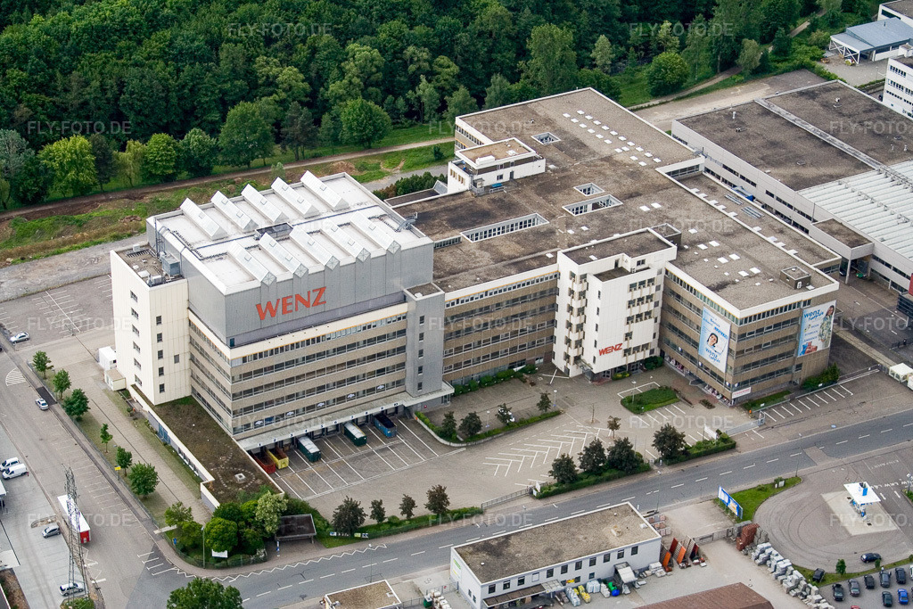 Luftbild: Bürogebäude des Verwaltungs- und Geschäftshauses Versandhaus Wenz im Ortsteil Brötzingen in Pforzheim im Bundesland Baden-Württemberg in Deutschland. Foto: IMG_2503.jpg vom 05.06.2006 durch Werner Riehm/FLY-FOTO.de