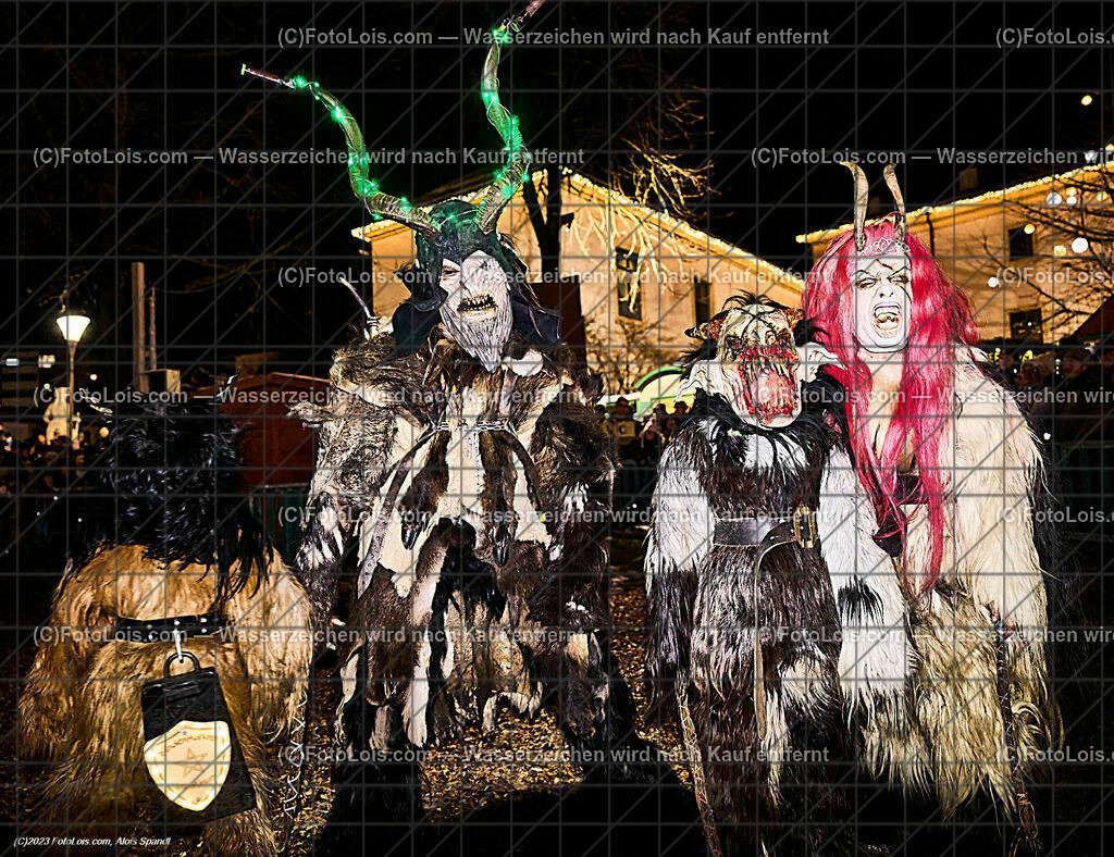 ALP5357_WIESELBURGER ADVENT_Perchtenlauf | (C)FotoLois.com, Alois Spandl, WIESELBURGER ADVENT, Perchtenlauf, So 10. Dez. 2023.