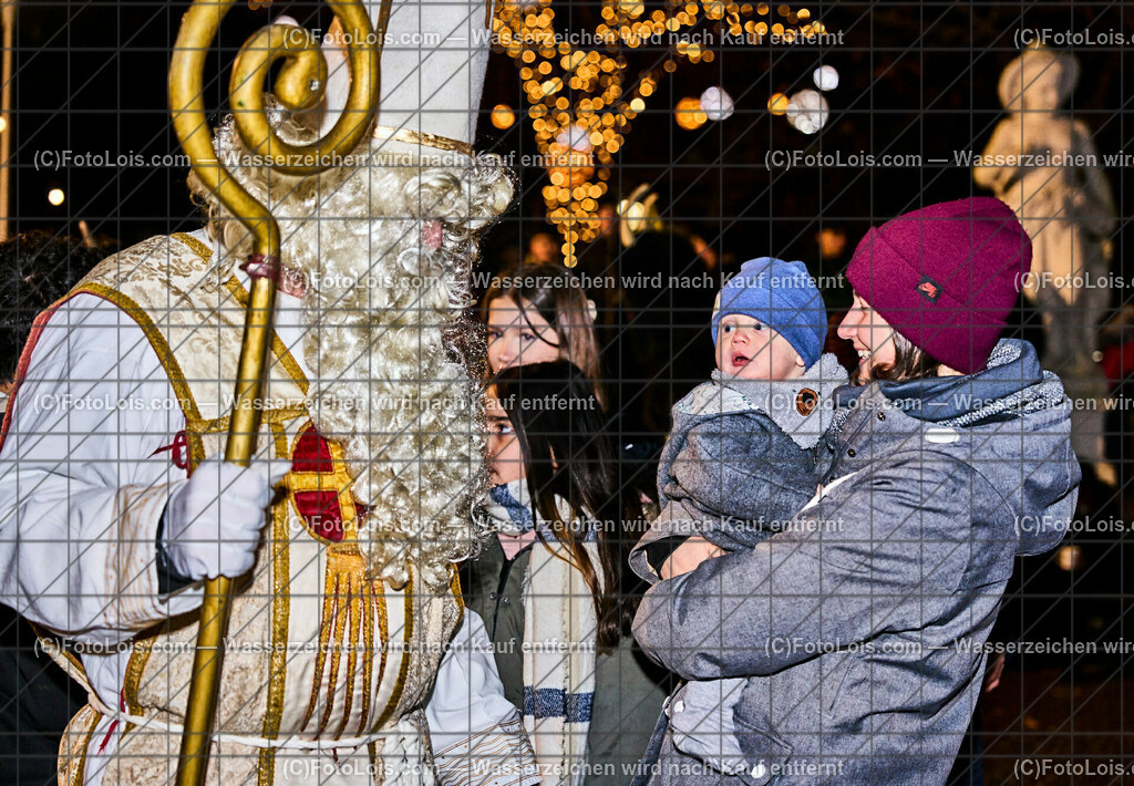 ALP7694_Wieselburger Advent_Nikolaus | (C)FotoLois.com, Alois Spandl, Wieselburger Advent im Schlosspark, Besuch durch den Hl. Nikolaus und seinen Krampussen, Sa 3. Dezember 2022.