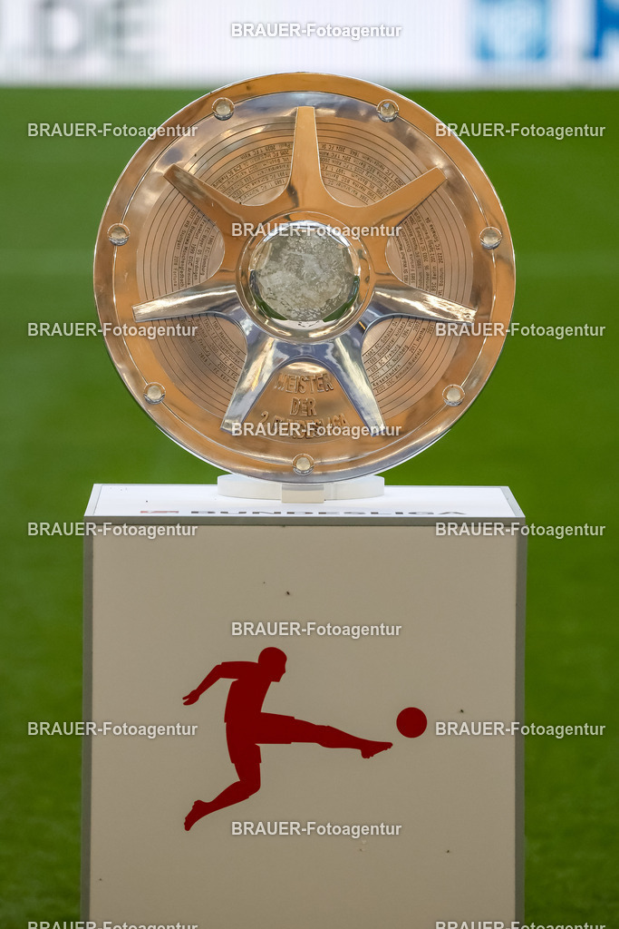 1_S04BER_20250801_0007.JPG -  - FC Schalke 04 - Hertha BSC Berlin - 2. Bundesliga | Gelsenkirchen, Deutschland, 01.08.25: Meisterschale der 2. Bundesliga ist zu sehen waehrend des Spiels der 2. Bundesliga zwischen FC Schalke 04 - Hertha BSC Berlin in der Veltins-Arena am 01. August 2025 in Gelsenkirchen, Deutschland. (Foto von Stefan Brauer/Brauer-Fotoagentur)DFB/DFL REGULATIONS PROHIBIT ANY USE OF PHOTOGRAPHS AS IMAGE SEQUENCES AND/OR QUASI-VIDEO.