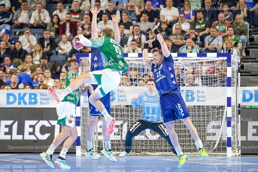 xSSCx18042601010 | 18.04.2026, xsscx, Handball, DHB-Pokal Lidl Final4, TBV Lemgo-Lippe - Füchse Berlin, Saison 2025 / 2026 Herren, Lanxess Arena: Mathias Gidsel (Füchse Berlin #19) beim Wurf Photo: xSandraxScherningxPressefotoKochx
