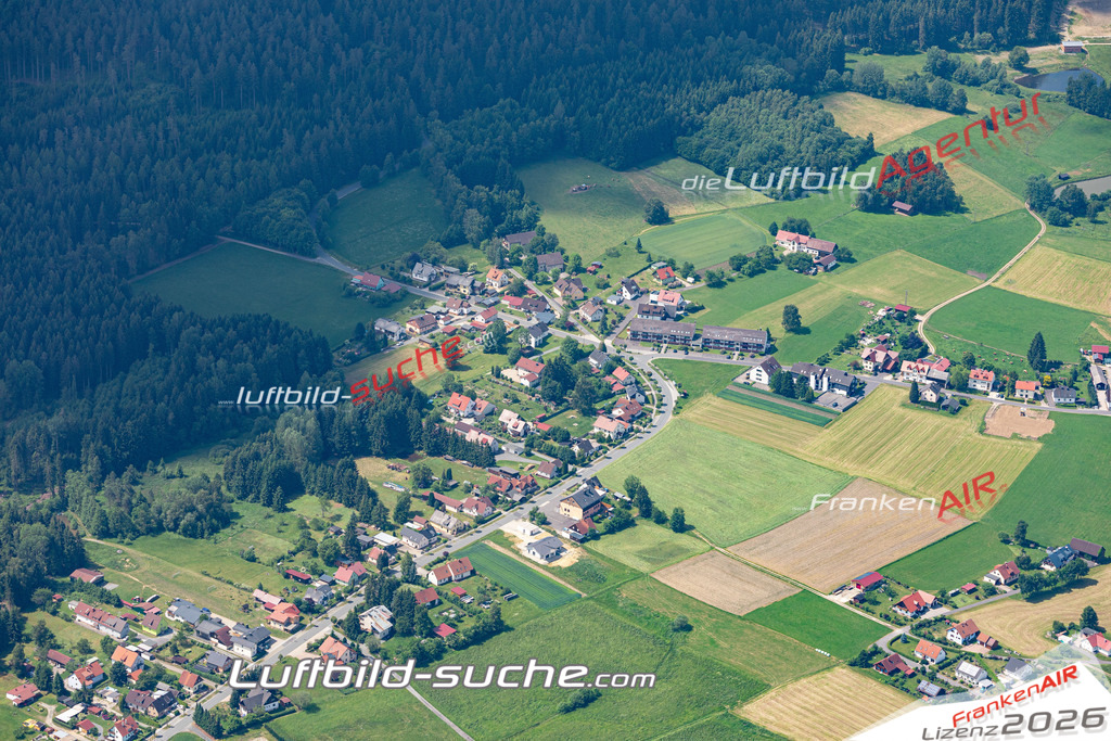 Die Luftbildaufnahme Mehlmeisel -  wurde 2019 mittels Flugzeug (keine Drohne) erstellt. Perfekte Schärfe und Druck- Ergebnisse- Garantiert!