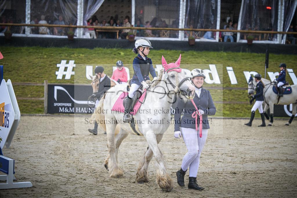 DOS_0042 | Entdecke hochwertige Reitturnierfotos von Foto Oger. Professionell, emotional und authentisch – jetzt Lieblingsmomente im Shop bestellen.Deutschlandweite Turnierfotografie. - Realisiert mit Pictrs.com