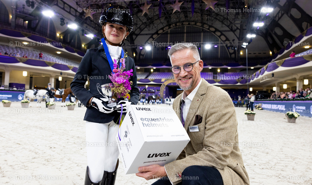 TH_Führzügel Wettbewerb_ Nürnberger_ UVEX_12790 | Führzügel Wettbewerb, Nürnberger, UVEX beim Festhallen Reitturnier Frankfurt 2023 am 15.12.23 in Frankfurt, Festhalle