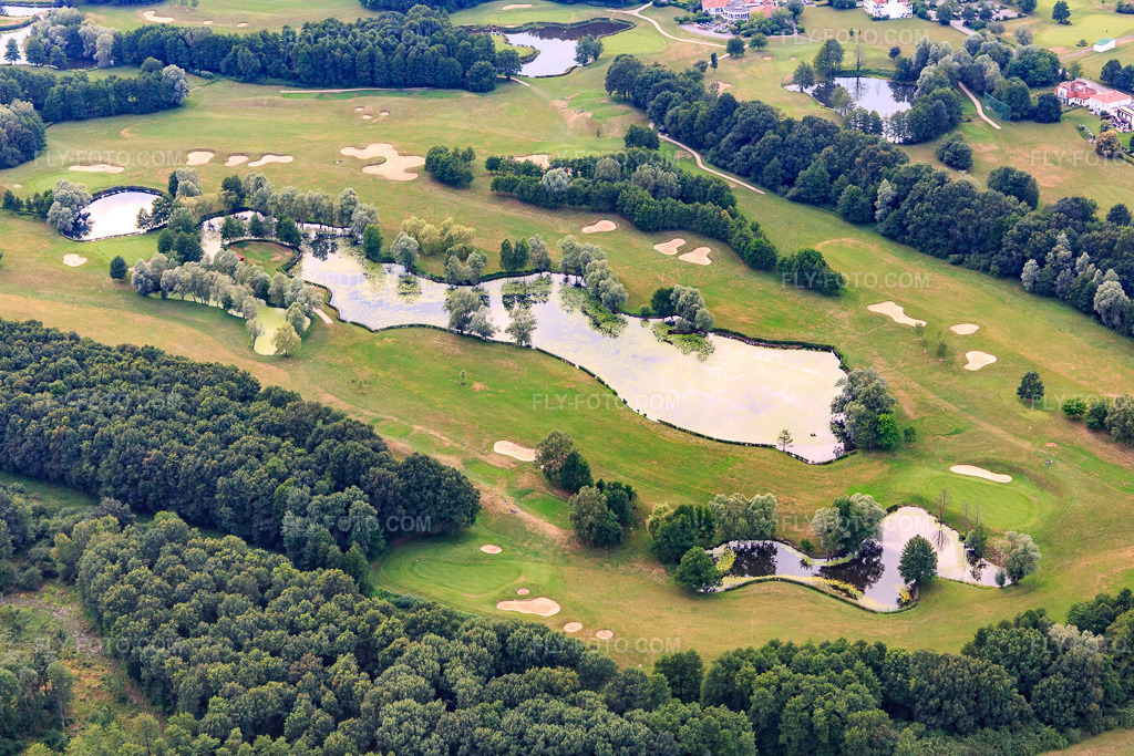 Aerial view: Ponds and greens at the Baden-Baden Golf Club Soufflenheim in Soufflenheim in the state Bas-Rhin, France. – Photo: IMG_107881.jpg taken on 06/14/2018 by Werner Riehm/FLY-FOTO.com – Resolution of the original: 5472 x 3648 px