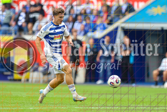 MSV Duisburg vs VfB Stuttgart II - 3. Liga | Duisburg, Deutschland, 02.08.25:   Patrick Sussek (MSV Duisburg) in Aktion am Ball, Einzelaktion waehrend des Spiels der 3. Liga MSV Duisburg vs VfB Stuttgart II in der schauinsland-reisen-arena(Foto von Brauer-Fotoagentur / Adrian Schlueter)
